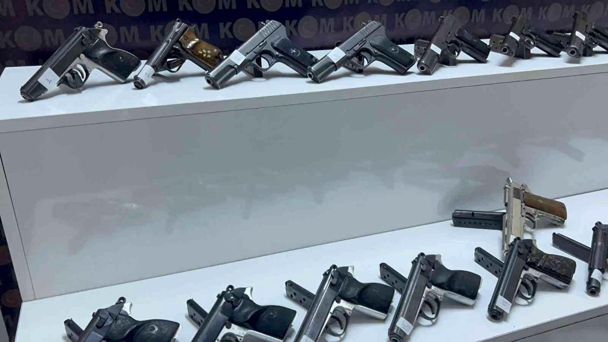 Kırıkhan'da 30 ruhsatsız tabanca ele geçirildi