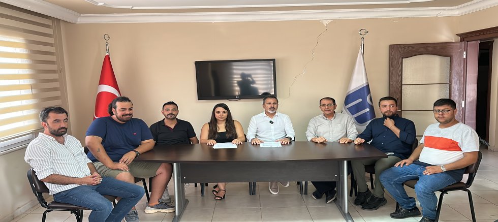 TMMOB İnşaat Mühendisleri Odası İskenderun Temsilcisi Özdemir, 17 Ağustos Marmara Depremi nedeniyle açıklama yaptı