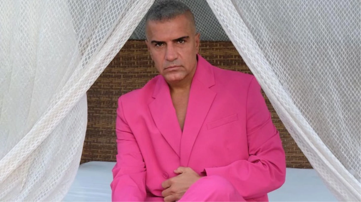 Pembe takım elbise giydiği için linç edilen Berdan Mardini fena patladı: Geri zekalılar