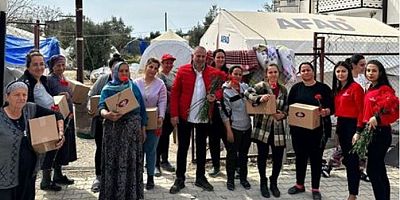 8 Mart Dünya Kadınlar Günü karanfillerle kutlandı