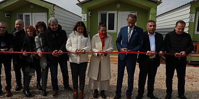 AHŞAP EVLER DEFNELİ DEPREMZEDELERE TESLİM EDİLDİ