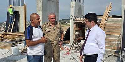 Arsuz Kaymakamı Eroğlu, Jandarma Karakolu inşaatında incelemelerde bulundu