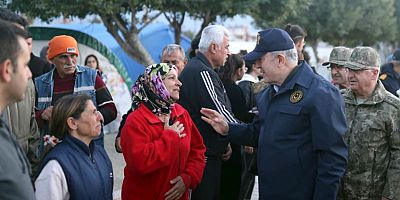 Bakan Akar, Hatay’ın Arsuz ilçesinde devam eden çalışmaları inceledi