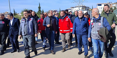 Bakan, Devlet Hastanesi Bahçesindeki sahra hastanesini inceledi