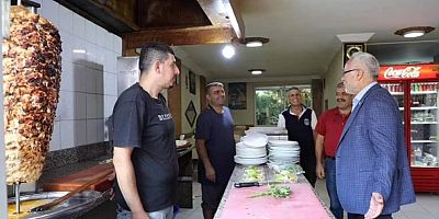 Başkan Tosyalı esnaflarla bir araya gelmeye devam ediyor