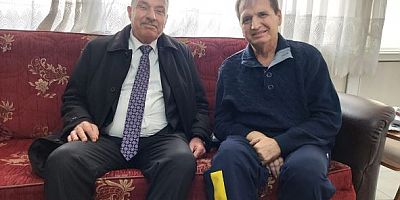 Başkan Yılmaz, geçirdiği rahatsızlık sonucu Mesleğinden bir süre uzak kalan duayen Gazeteci Hasan Seid Okay’ı ‘10 Ocak Çalışan Gazeteciler Günü’nde evinde ziyaret etti 