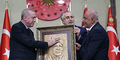 BEHZAT BÖKE’DEN CUMHURBAŞKANI ERDOĞAN’A AHŞAP OYMA SANATIYLA PORTRE