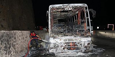 Belen'de Yolcu Otobüsünde Çıkan Yangın Söndürüldü