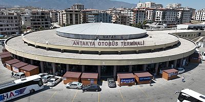 Depremden hasar alan Antakya şehirlerarası otobüs terminali’nin onarım çalışmaları tamamlanıyor