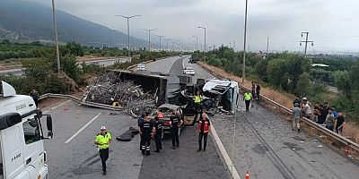 Dörtyol'da devrilen tıra otomobil çarptı, 1 kişi öldü, 2 kişi yaralandı