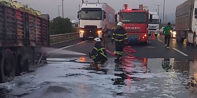 Erzin'de seyir halindeki tır alevlere teslim oldu