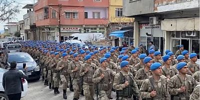 Hatay'da depremde görev yapan 2700 asker komando marşıyla kentten ayrıldı