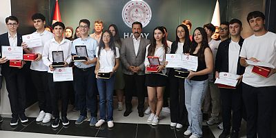Hatay'da LGS ve YKS'de başarılı olan öğrenciler ödüllendirildi