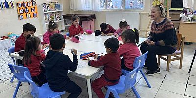 HBB’den miniklerin ayaklarını ısıtan hediye