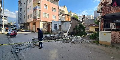 İskenderun’da Bina Kendi Kendine Yıkıldı, Şans Eseri Kimseye Bir Şey Olmadı!