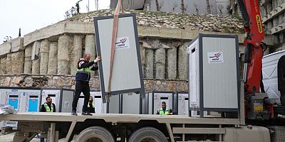 MOBİL BANYO VE TUVALETLER İHTİYAÇ SAHİPLERİNE ULAŞTIRILDI